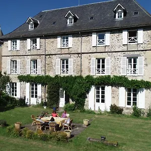 Bed and breakfast Chateau De - Caveau De Sabrage, Savennes (Puy-de-Dome)